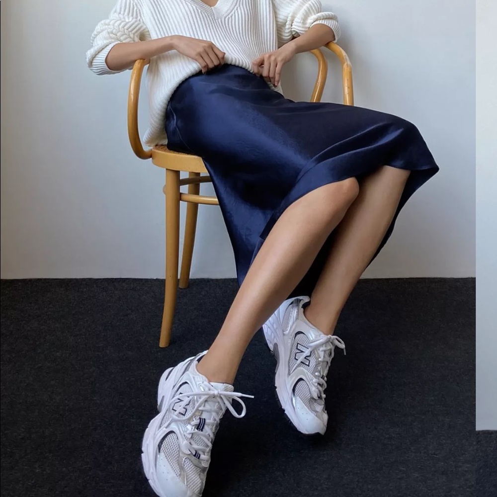 Aritzia Babaton silk skirt